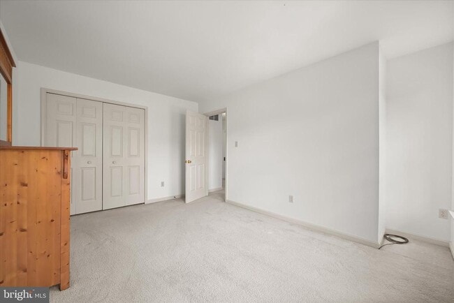 Building Photo - 20 Tenby Ct