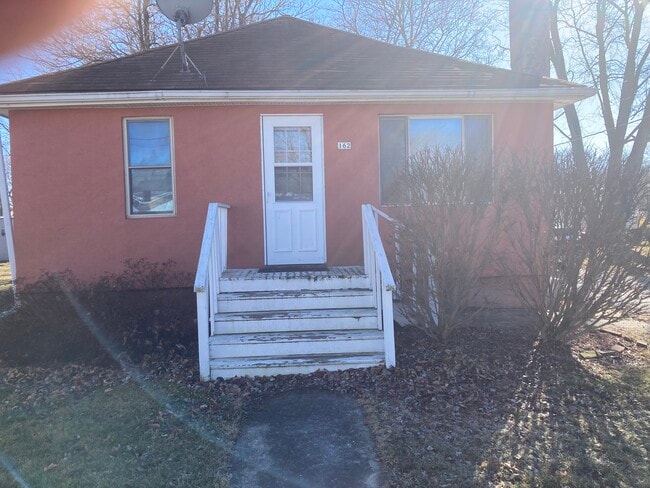 Building Photo - 162 Armour St