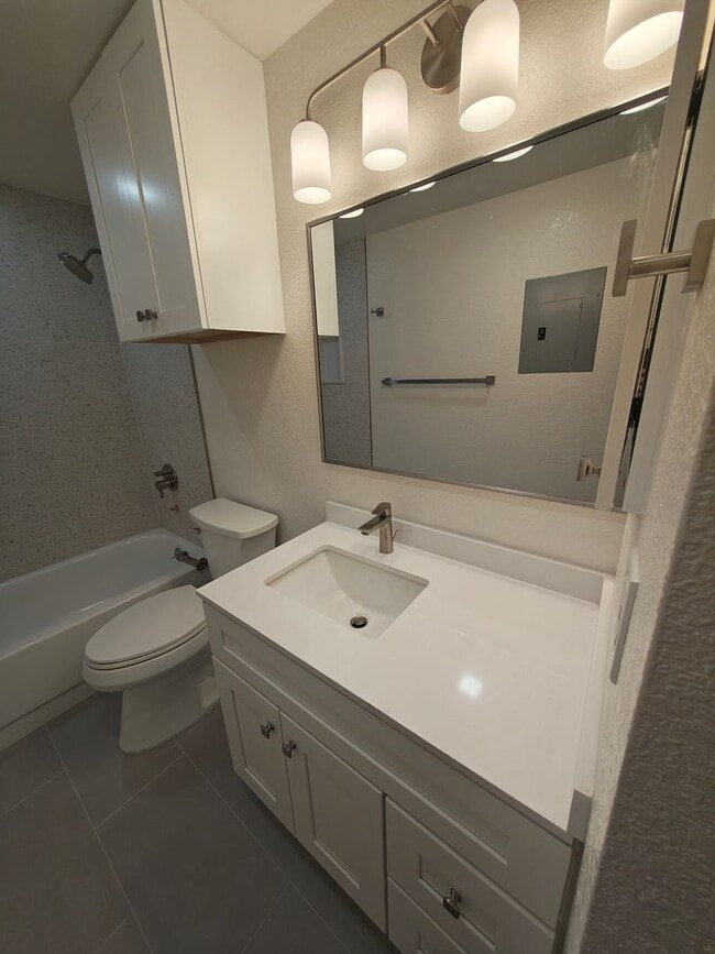 Building Photo - Downtown Parking Included in rent! Spacious 8th Floor Studio at the Baycrest Towers with a great ...