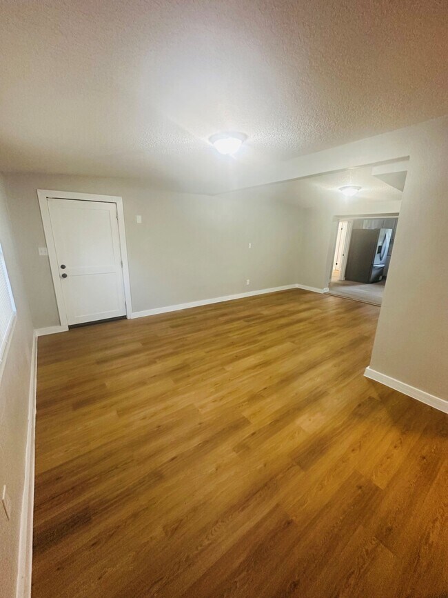 Building Photo - 2558 Spirea St