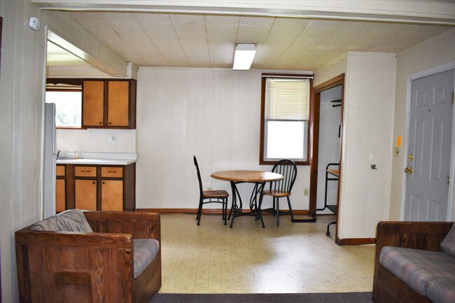 Building Photo - 1029 School St