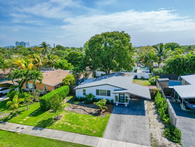 Building Photo - 5840 NE 1st Terrace