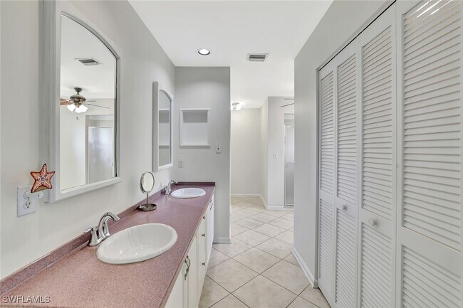 Building Photo - 5859 Westbourgh Ct
