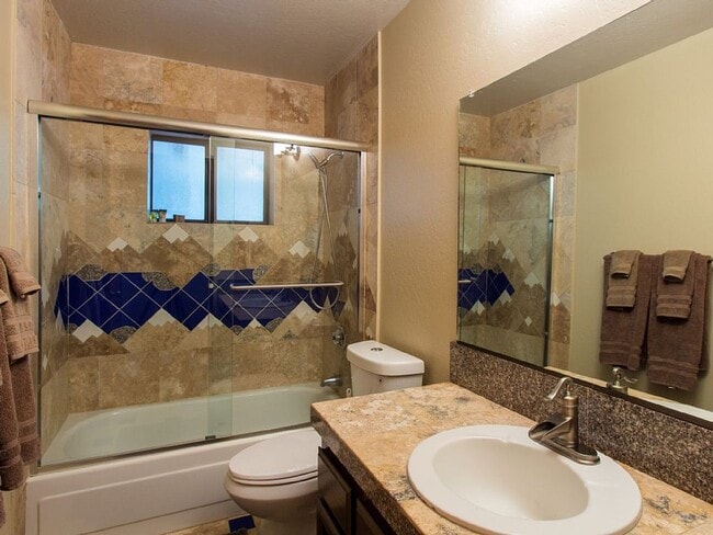 Building Photo - A Rare find in Tahoe! Spacious 4Bd house a...