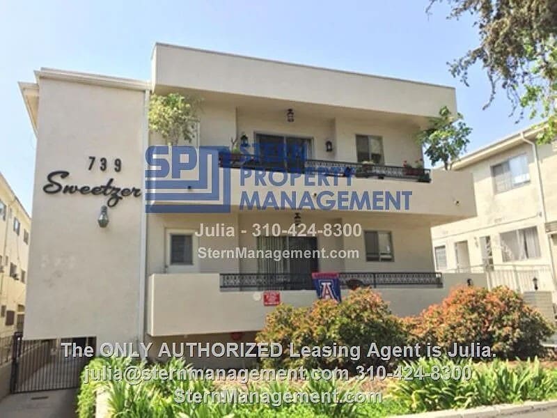 Building Photo - 739 N Sweetzer Ave