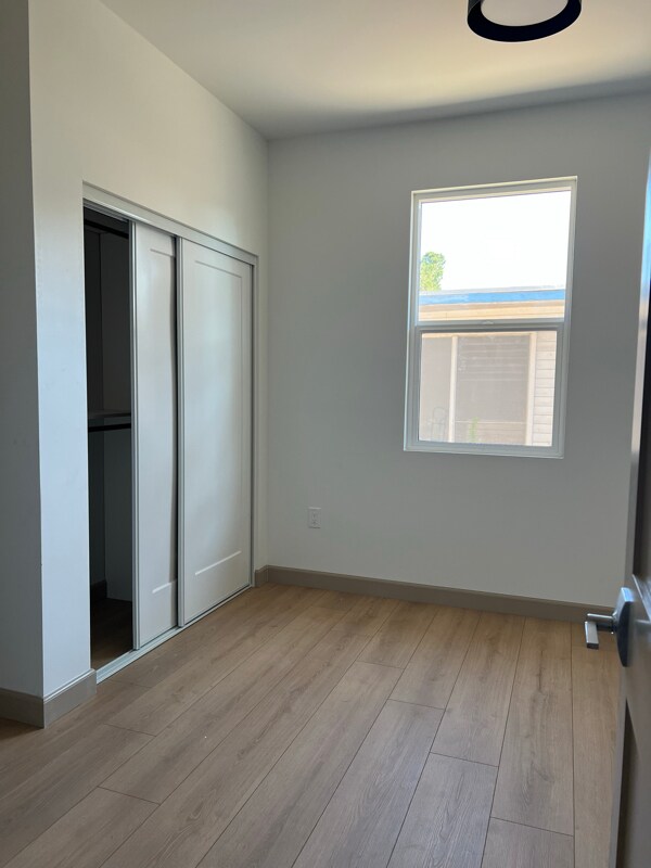 Building Photo - 919 Wildrose Ave
