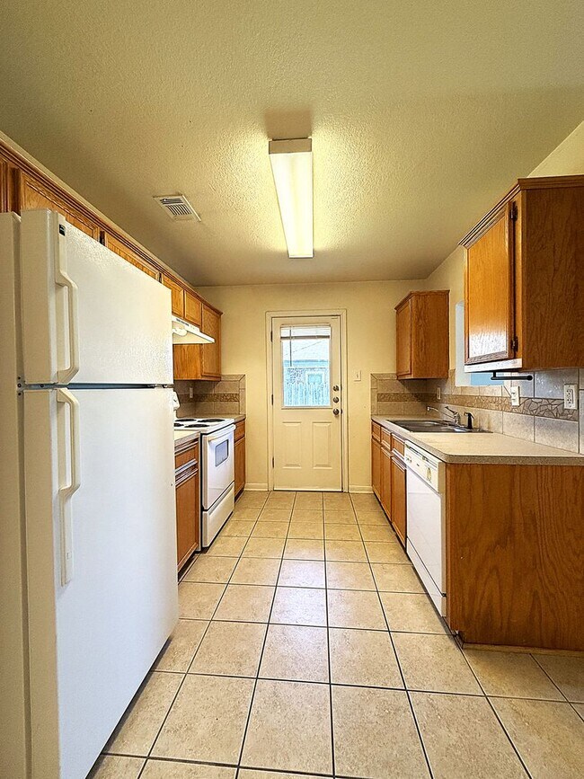 Building Photo - 1304 Cinch Dr