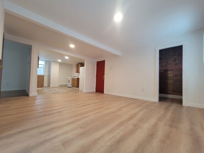 Building Photo - 510 N Albany St