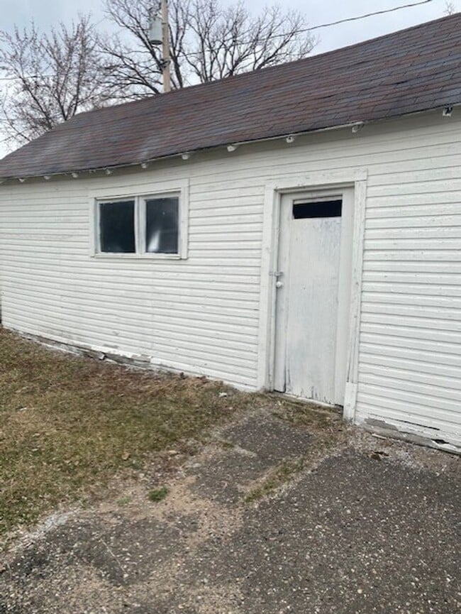 Building Photo - 3 Bedrooms, 2 Bathrooms Single Family Home in Staples, MN