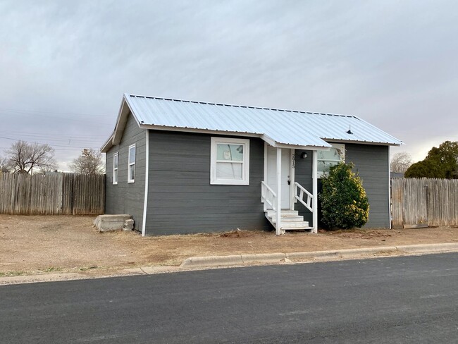 Primary Photo - 1 Bed 1 Bath Home Available!
