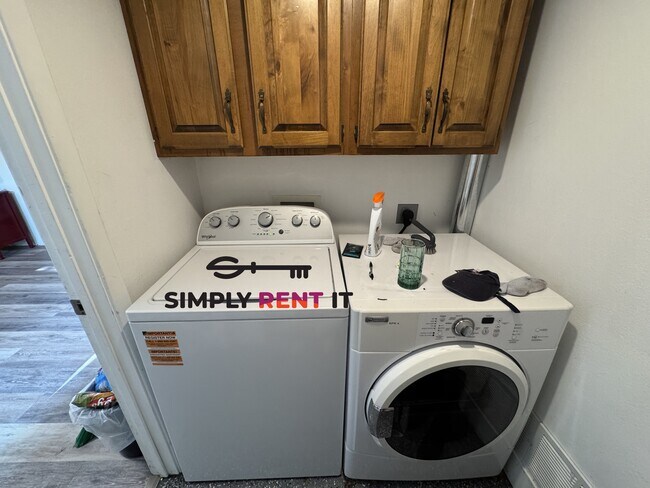 Building Photo - 1 Home! 3 Rental Options | On Campus | Budget Friendly