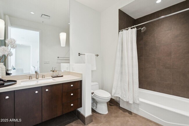 Building Photo - 15215 N Kierland Blvd