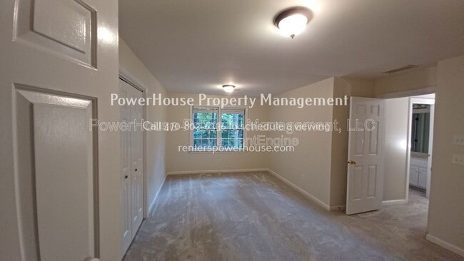 Building Photo - 5190 Southlake Dr