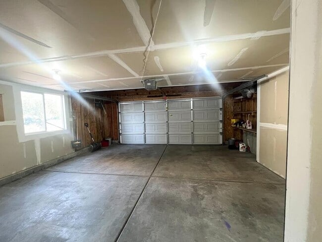 Building Photo - 377 Sego Lily Dr