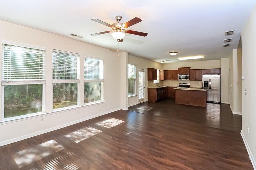 Building Photo - 360 Darbys Run Ct