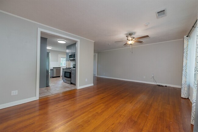 Building Photo - 2227 Libbey Dr