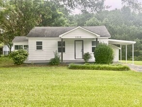 Building Photo - Welcome to this Beautiful Newly Renovated ...