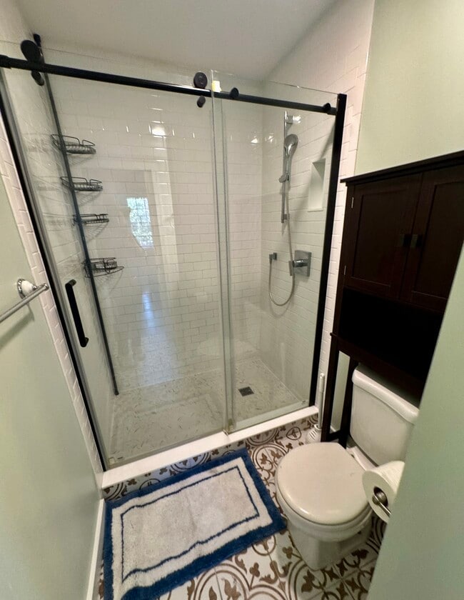 Bathroom - 400 Simonton St