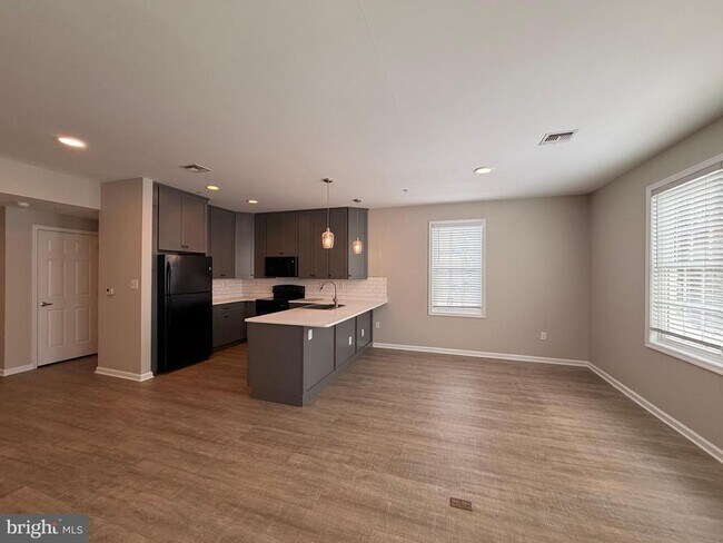 Building Photo - 134 Bridge St