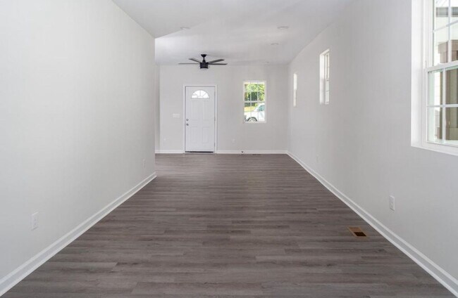 Building Photo - Modern Charm Meets Classic Comfort in This...