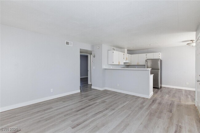 Building Photo - 4170 E Tonopah Ave