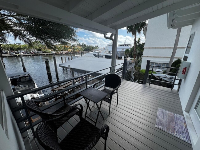 Building Photo - 904 NE 20th Ave