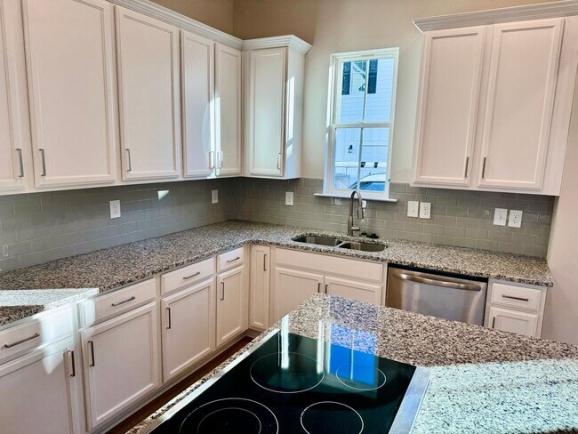 Building Photo - Discover Coastal Living at Its Finest in Marketview, Market Common – Now Leasing!