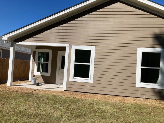 Building Photo - 5270 Montejo Dr