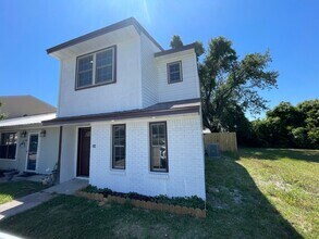 Building Photo - For Lease - 2 BR | 2.5 BA Fully Remodeled ...