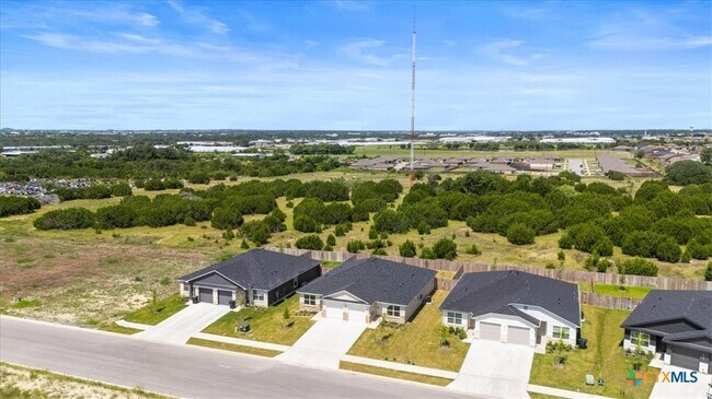 Building Photo - 911 Sevenleaf Ln