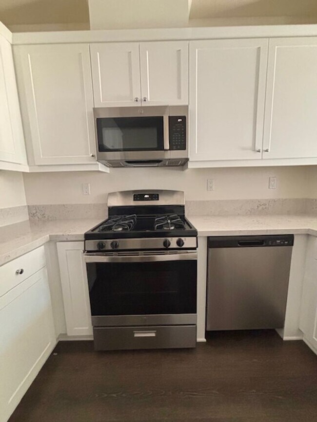 Building Photo - Welcome home to this beautiful Murrieta Town Home!