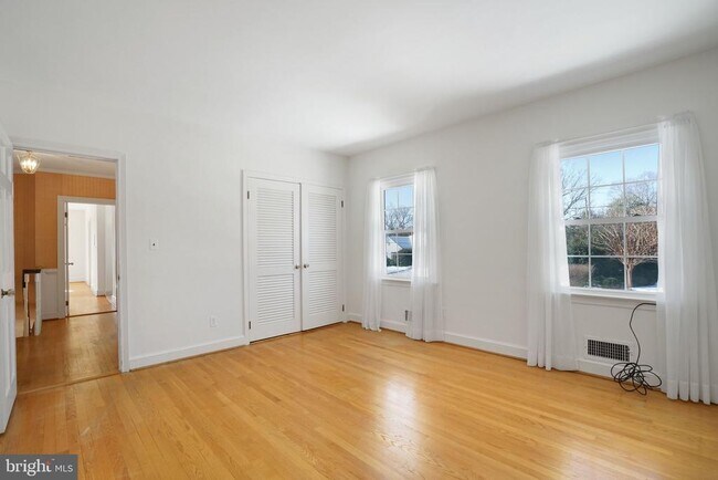 Building Photo - 513 Cathedral Dr