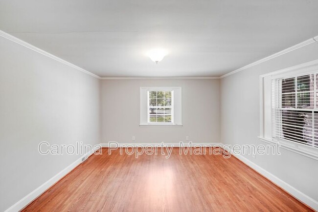 Building Photo - 2417 Laburnum Ave