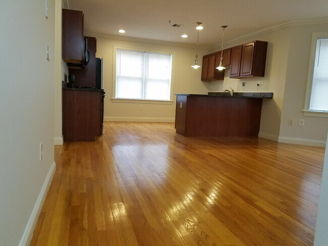 Building Photo - 9 Notre Dame St