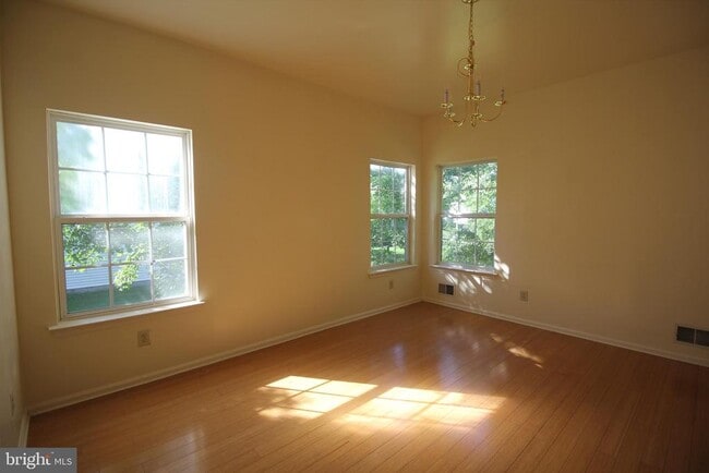 Building Photo - 92 Harvard Cir