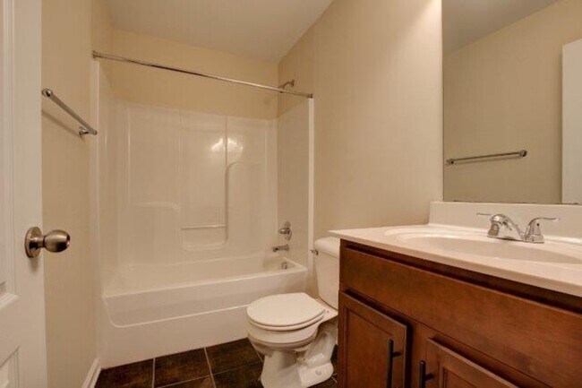 Building Photo - 992-D S Ash Ridge Dr