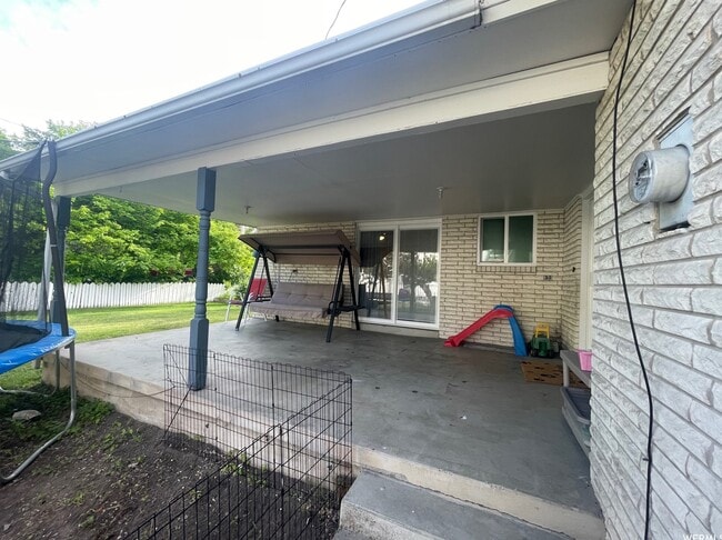 Building Photo - 466 W 200 N