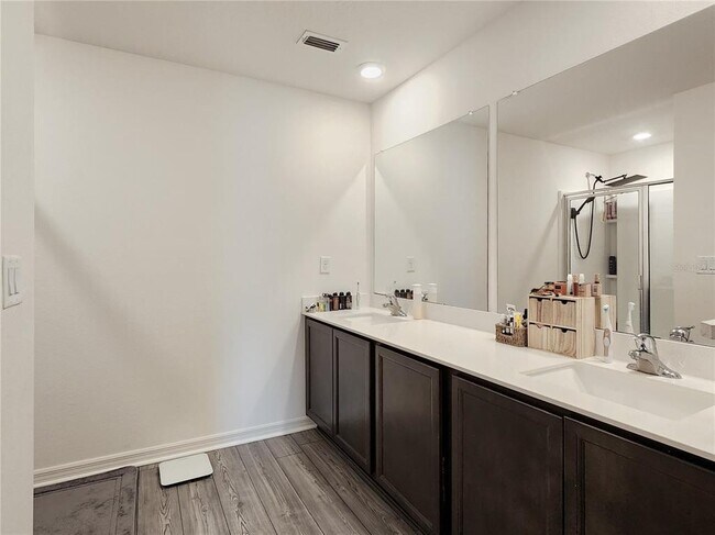 Building Photo - 1679 Wynford Cir