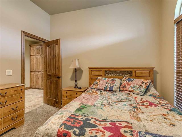 Building Photo - 202 Parkview Dr