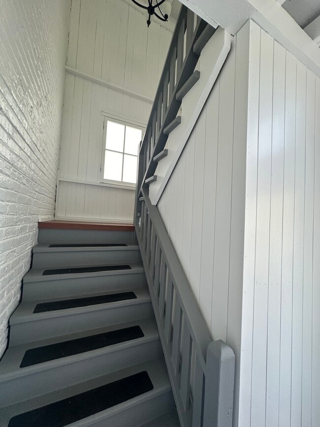 Building Photo - 2030 W Estes Ave