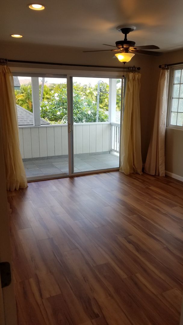 Building Photo - Pet Friendly. W&D. Great Location. 2 Parki...