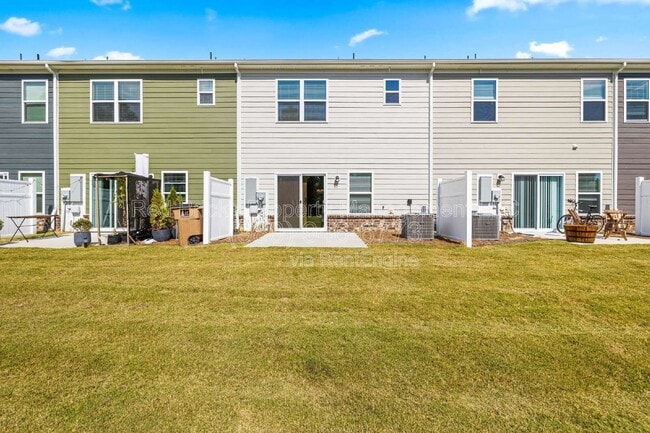 Building Photo - 229 Quinn Rd