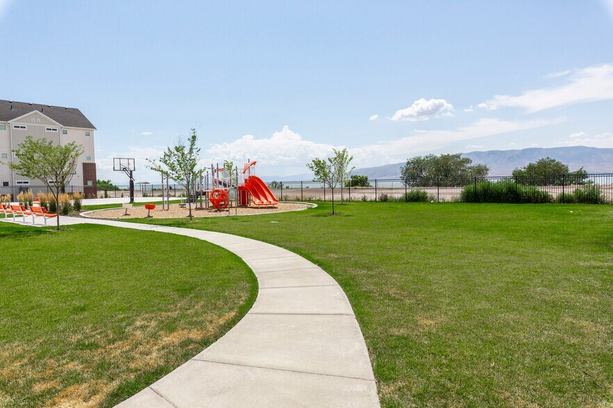 Building Photo - 734 N 260 W
