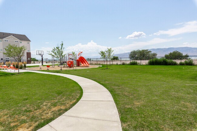 Building Photo - 734 N 260 W