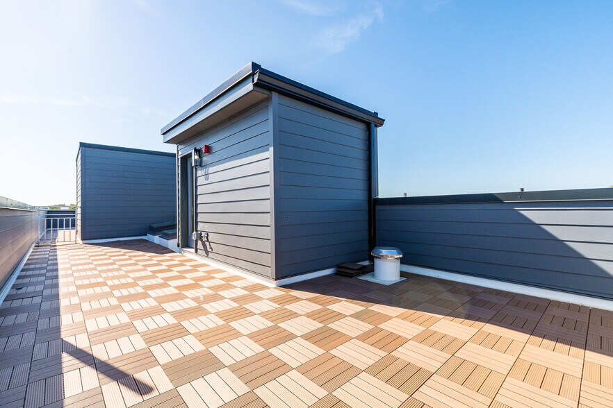 roof deck - 1331 N 17th St