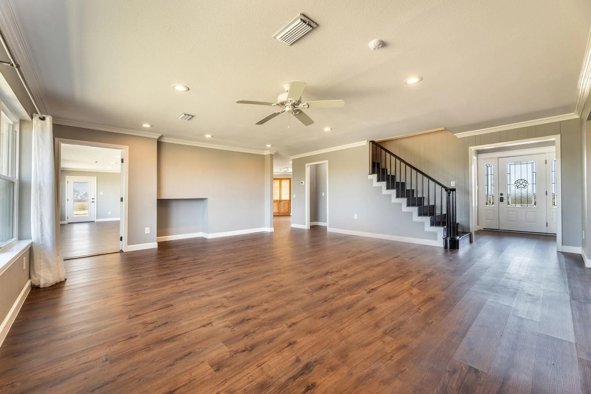 Building Photo - 6200 N Interstate 45 Service Rd