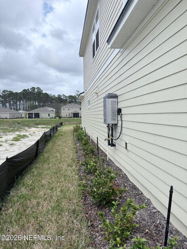 Building Photo - 523 Farmfield Dr