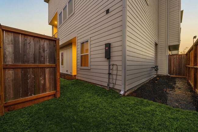 Building Photo - 6302 Chelsea Falls Ln