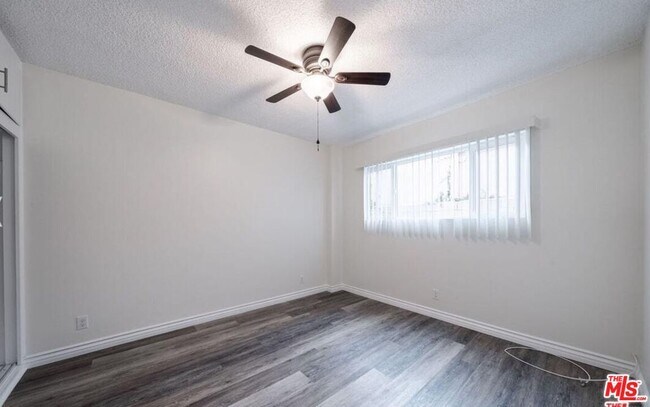 Building Photo - 13343 Victory Blvd