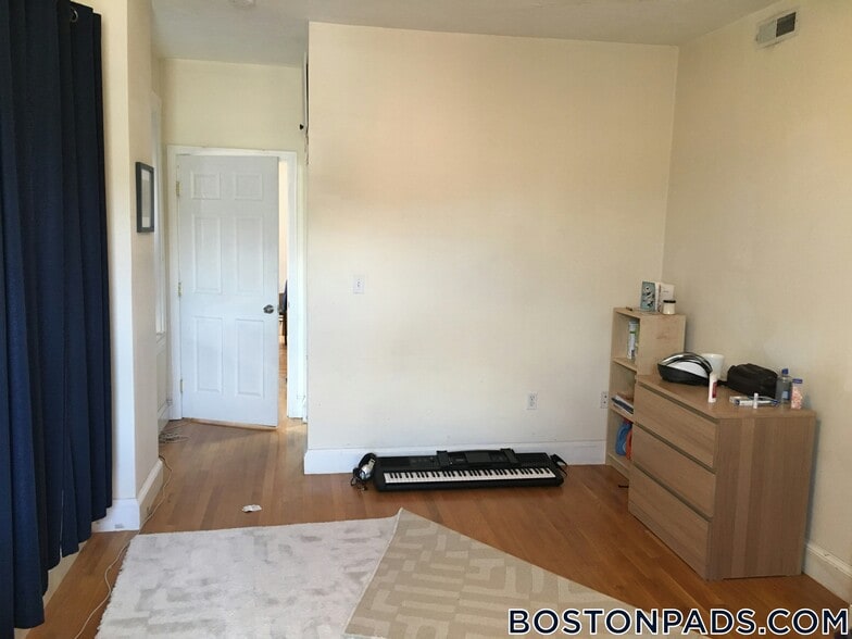 Building Photo - 191 Winthrop Rd